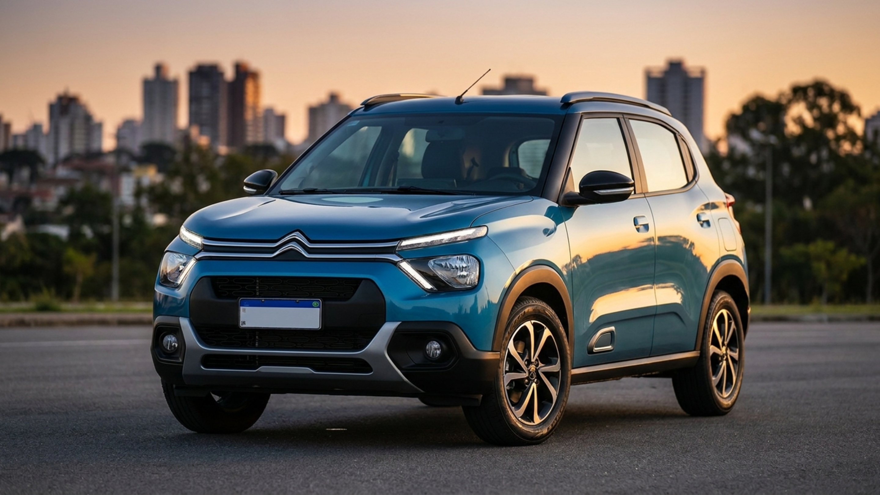São 26 combinações de bancos para levar até sete pessoas e liberar 493 litros neste SUV turbo de 130 cv