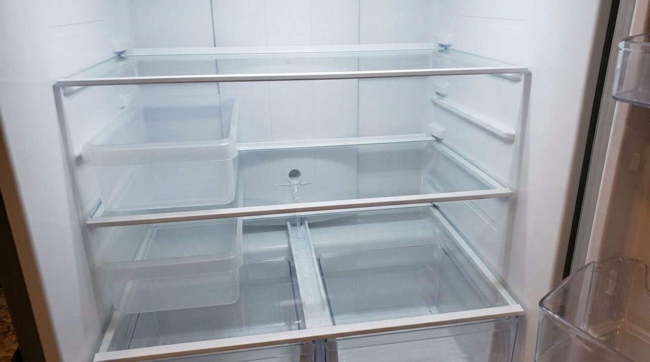 Adeus geladeira acumulando água: desobstrua este canal e recupere a drenagem sem chamar assistência imediatamente