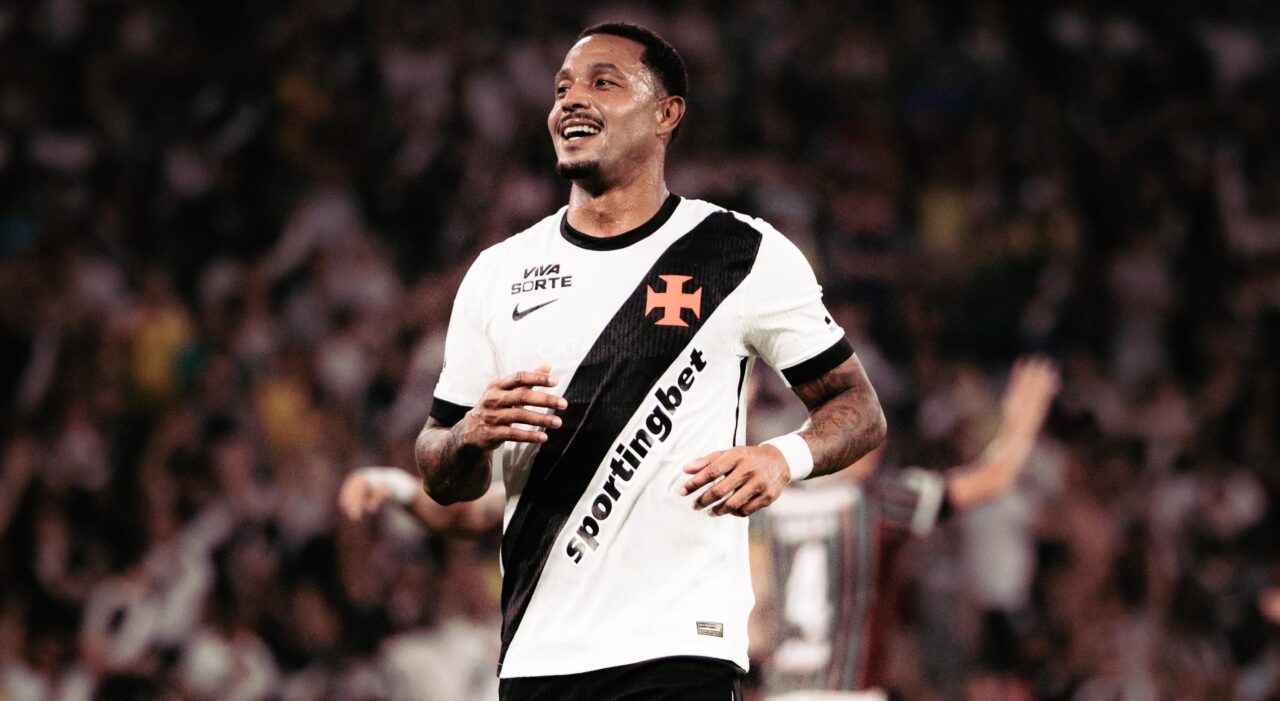 Jogador do Vasco é alvo de buscas por tráfico de armas e drogas