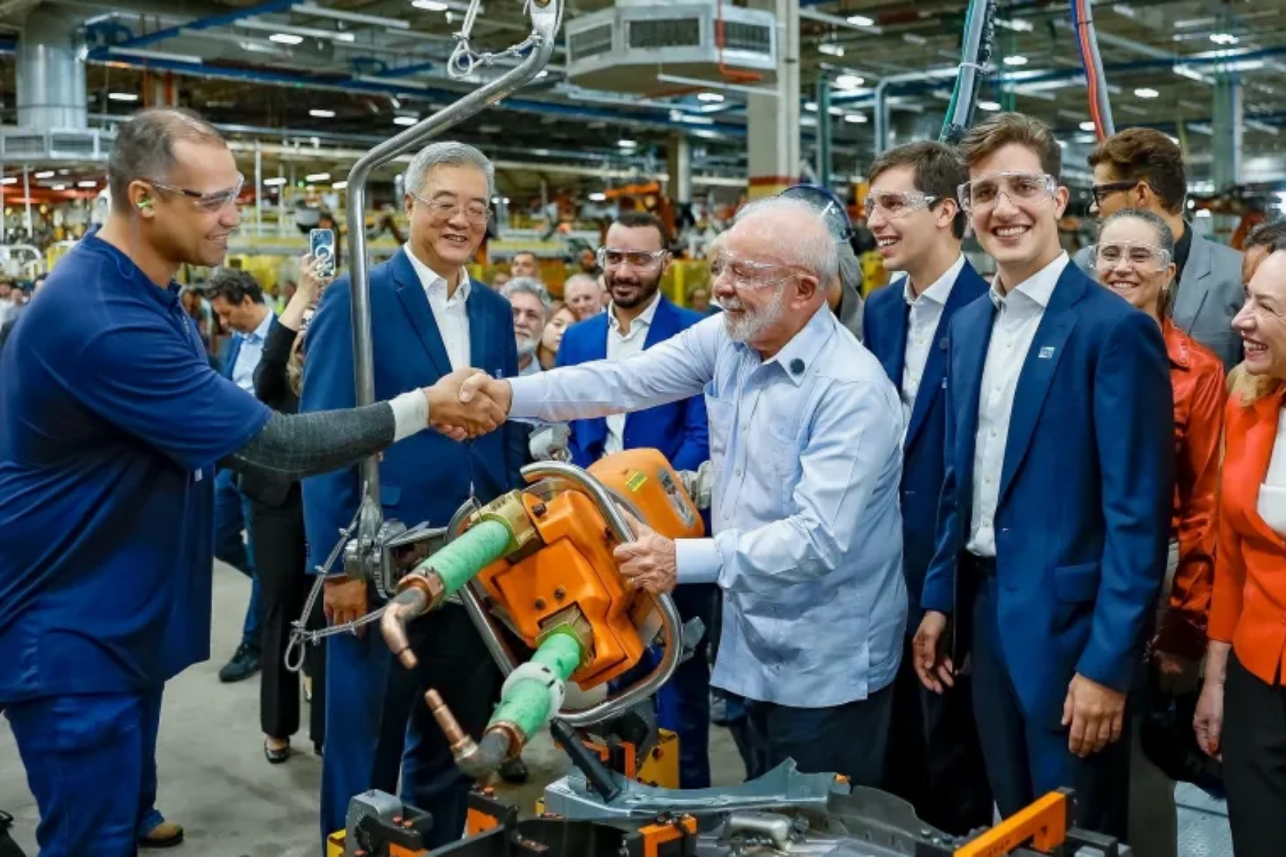 A “blusinha” que virou saia justa para Lula no setor produtivo - QTU Questões do Universo