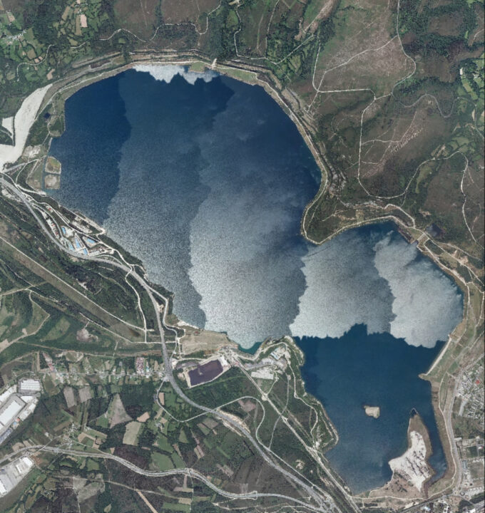 Em 2008, a Espanha entulhou uma mina de carvão com 300 metros de profundidade; quatro anos depois, se tornou o maior lago artificial do país