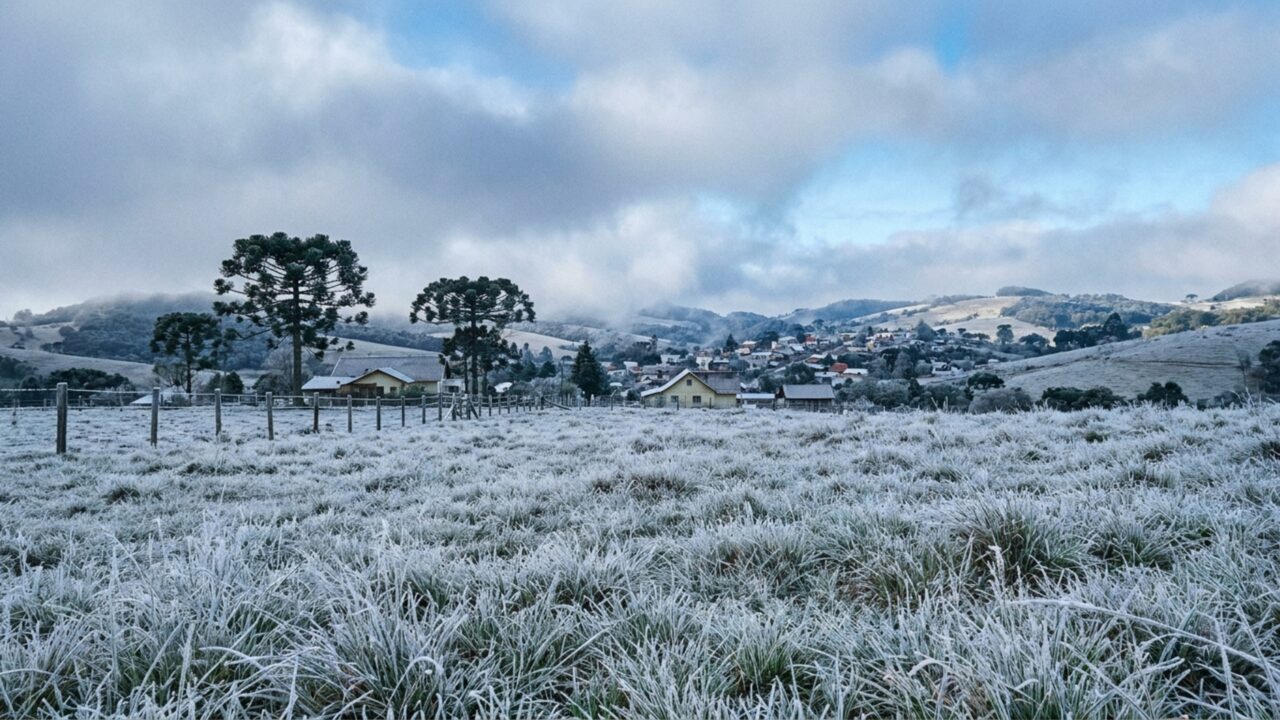 Capital Nacional do Frio por lei federal: a cidade a 1.425 metros onde uma cascata vira gelo e o inverno traz 50 geadas por ano