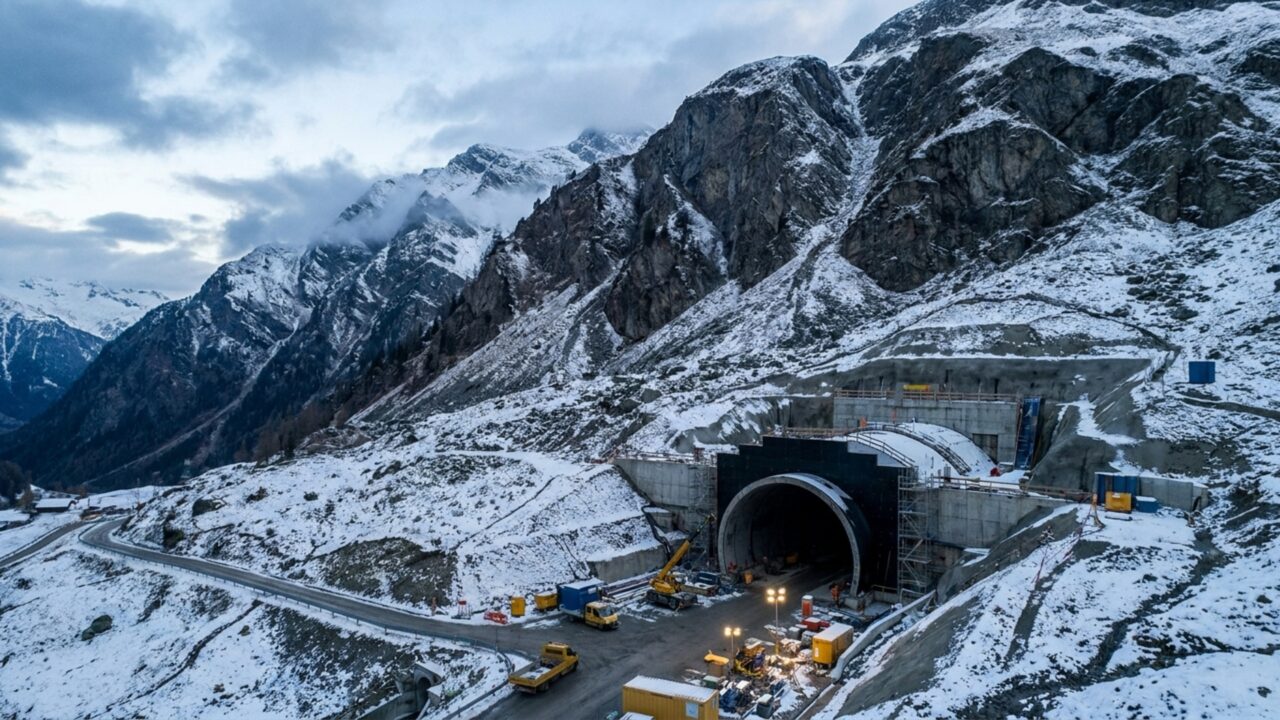 Túnel de R$ 62 bilhões atravessa uma cadeia de montanhas e será o mais longo túnel ferroviário do mundo