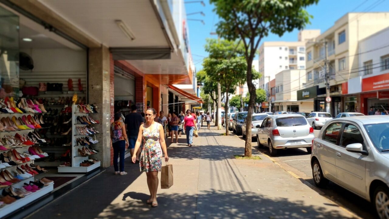Capital do Calçado Feminino por lei: a cidade paulista que faz 120 mil pares por dia e concentra o maior serviço de transplante de medula do país