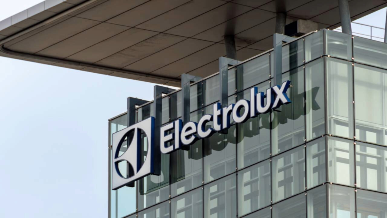 Fabricante de eletrodomésticos multinacional corta 3 mil empregos, fecha fábricas e muda produção de geladeiras; veja o que está acontecendo