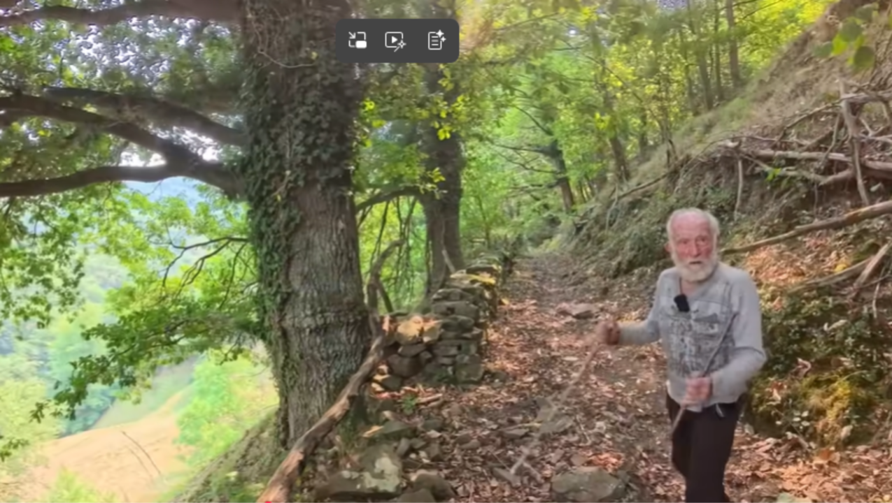 Federico tem 94 anos e vive isolado e sem eletricidade na floresta há décadas. (1)