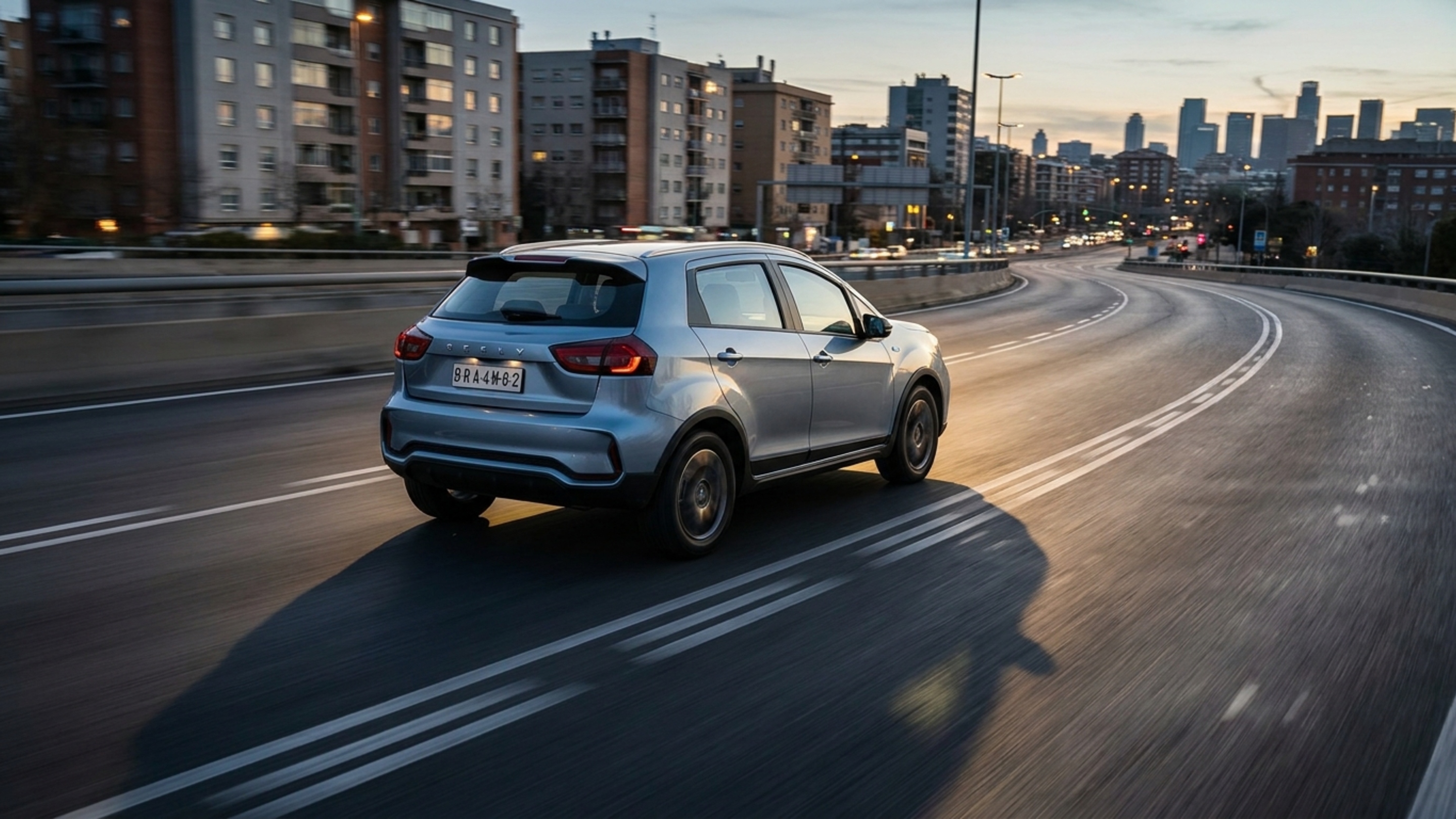 Elétrico urbano com 116 cv roda 289 km, leva 375 litros no porta-malas e ainda oferece compartimento dianteiro de 70 litros