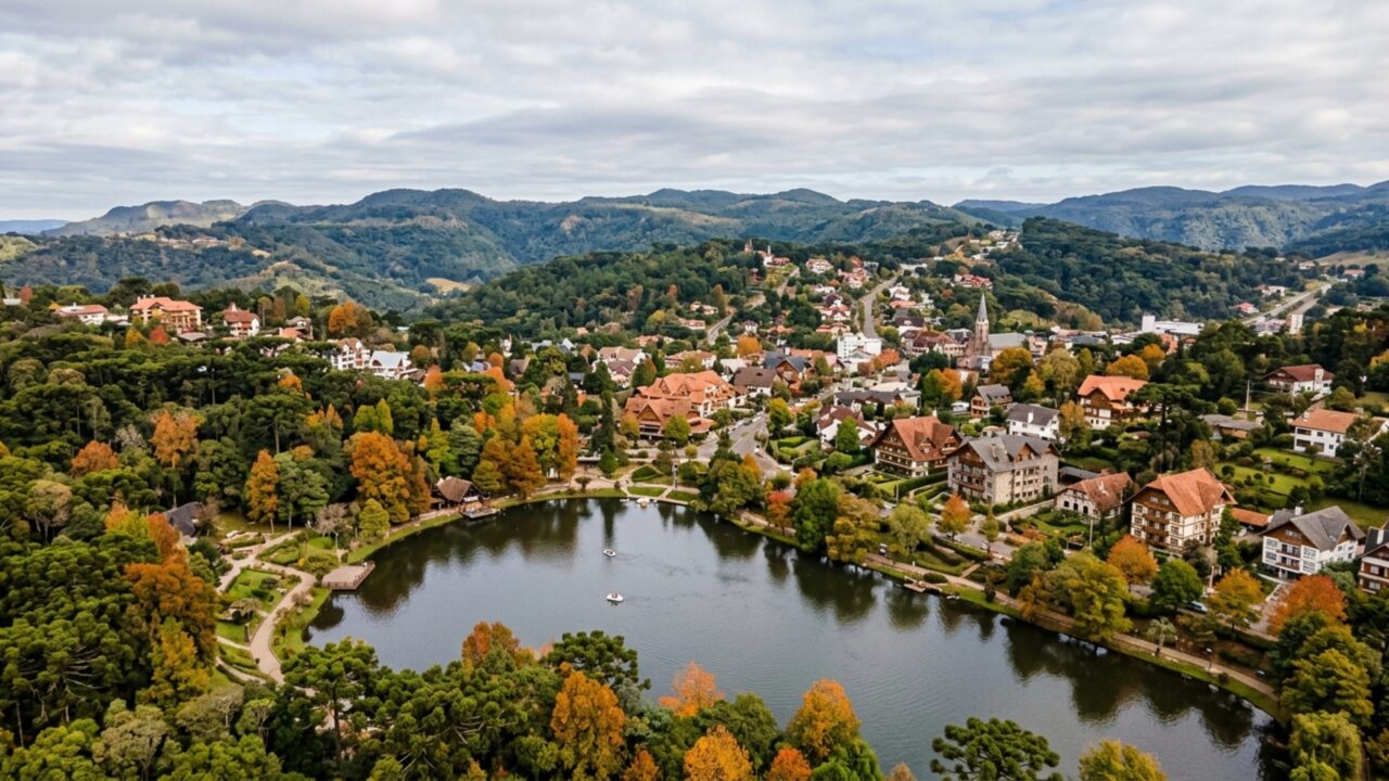Cidade da Serra Gaúcha transformou frio, chocolate, fondue e arquitetura de inspiração europeia em uma combinação que atrai visitantes praticamente o ano inteiro