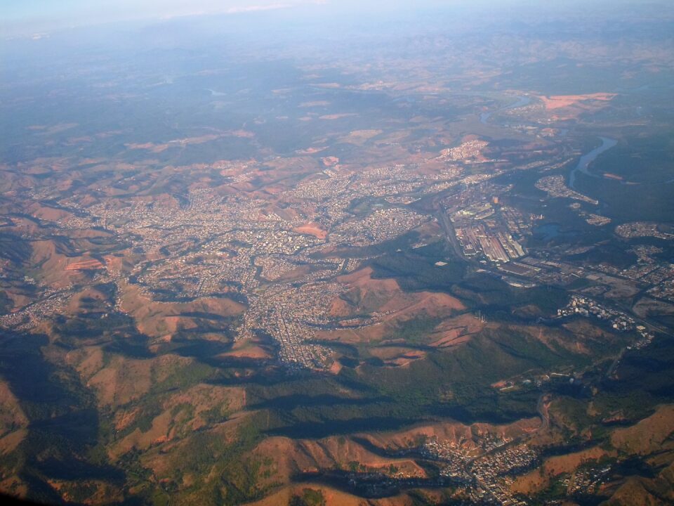 Ipatinga se destaca pela força econômica e pela paisagem urbana //