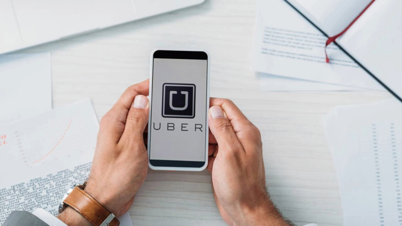 Motorista da Uber cancela 64% das corridas, é excluído e sofre derrota na Justiça
