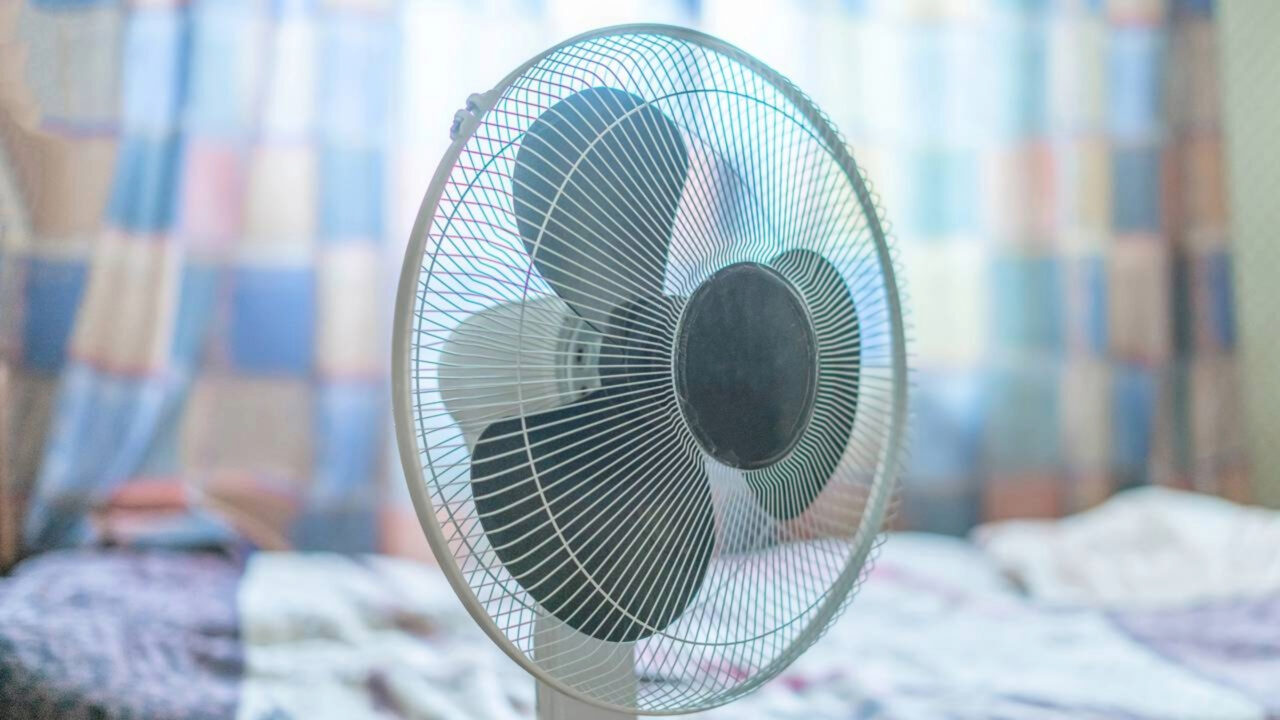 “Não faz nada”: Físico explica por que o ventilador não esfria no calor