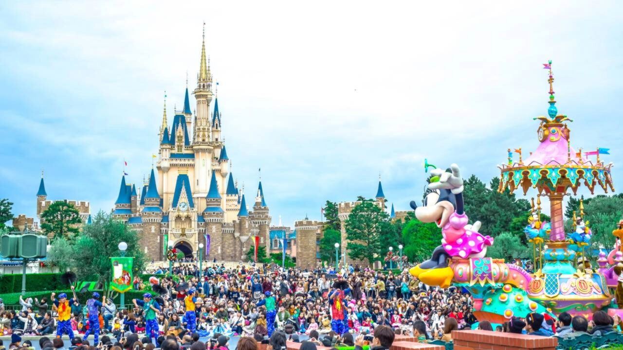 O dia da inauguração da Disneyland fazia 38°C e nem fonte de água tinha