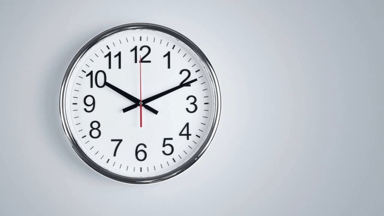 O que diz a psicologia sobre pessoas que consultam a hora pelo celular em vez de usar relógio?