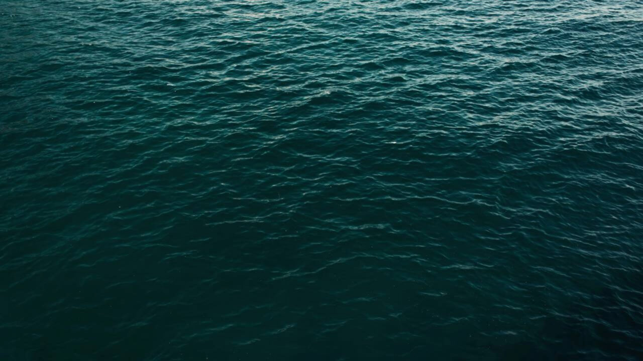 Os cientistas não acreditam eles descobriram um oceano de água preso a 700 quilômetros sob o deserto e a rocha que ele contém é inestimável