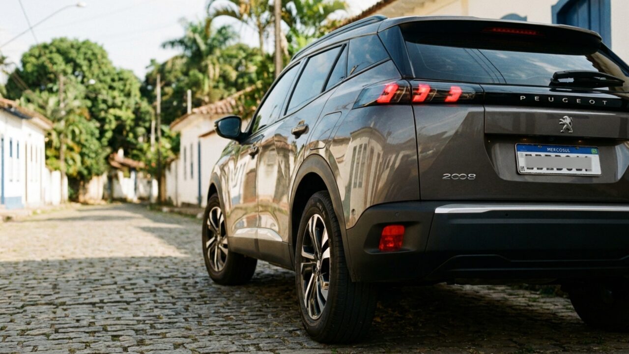 Este SUV de 130 cv leva 419 litros no porta-malas e alcança 13,7 km/l na estrada com câmbio automático