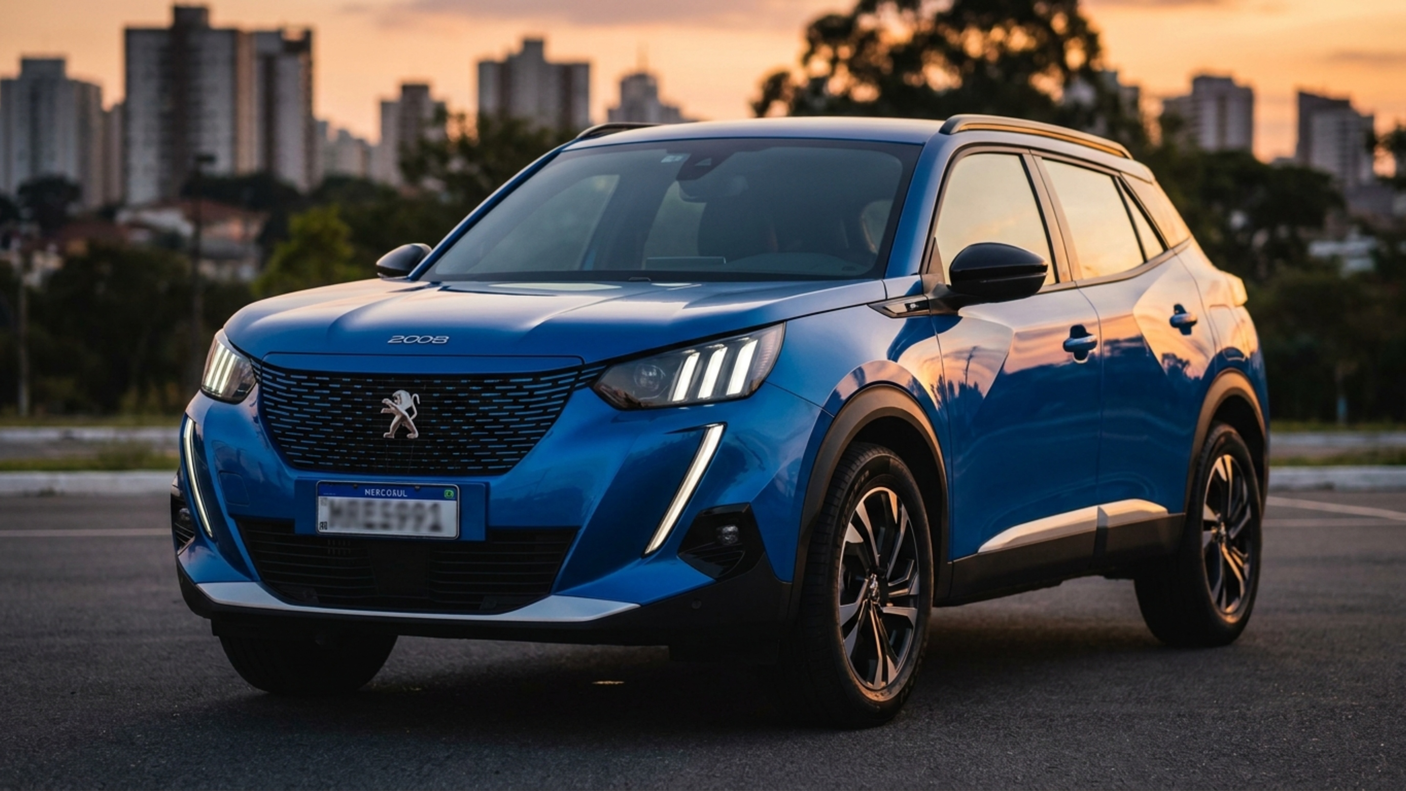 Este SUV de 130 cv leva 419 litros no porta-malas e alcança 13,7 km/l na estrada com câmbio automático
