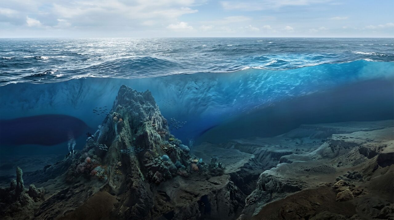 Na topografia oceânica, pequenas variações de altura da superfície podem surgir da expansão da água aquecida, da circulação marinha e até da atração gravitacional exercida pelo relevo submarino