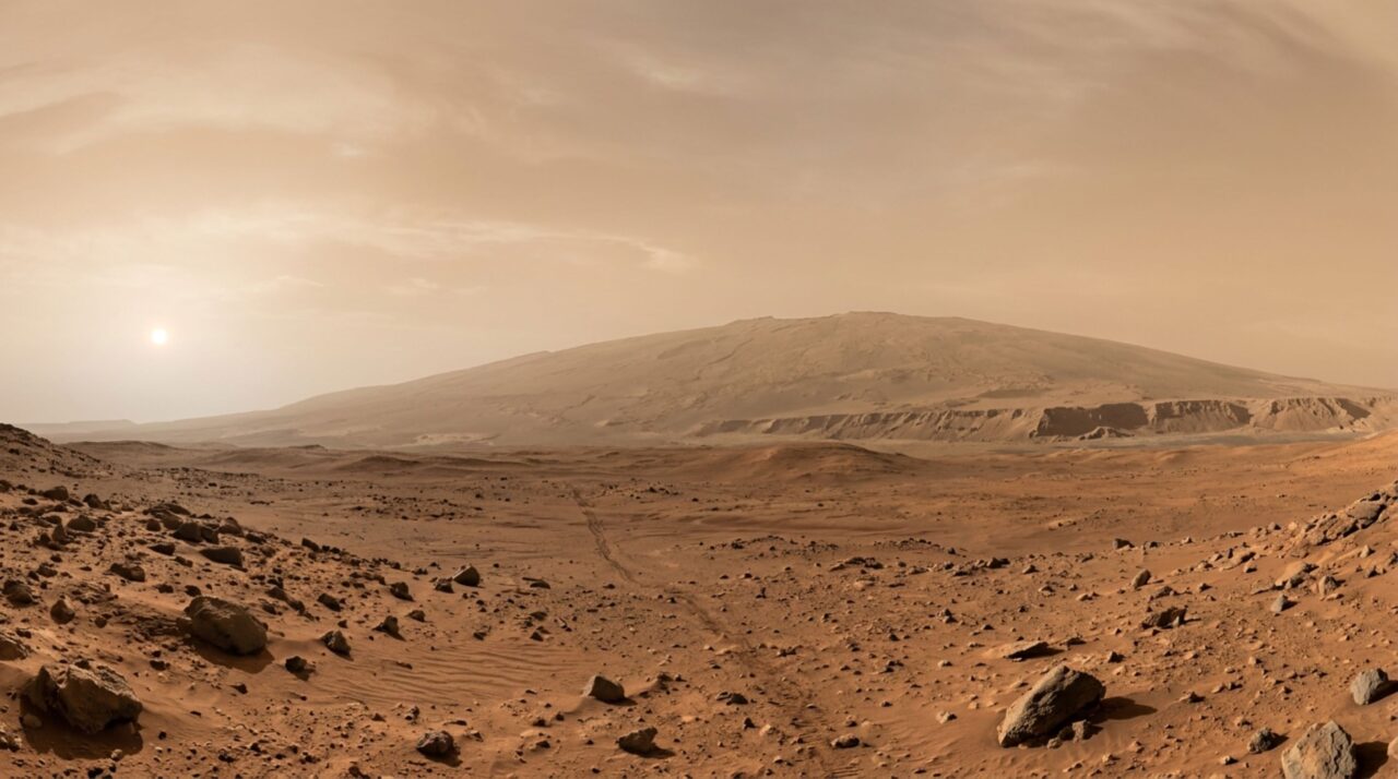 A escala horizontal do Olympus Mons é tão grande que suas encostas pareceriam pouco inclinadas para um observador no solo, apesar do enorme desnível total