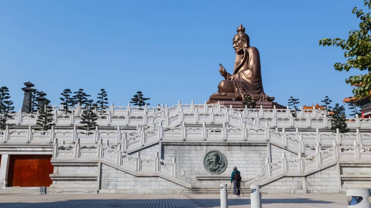 Lao-Tsé: "o rígido e o firme cairão; o suave e o flexível prevalecerão". A lição que o Tao Te Ching tira da própria água