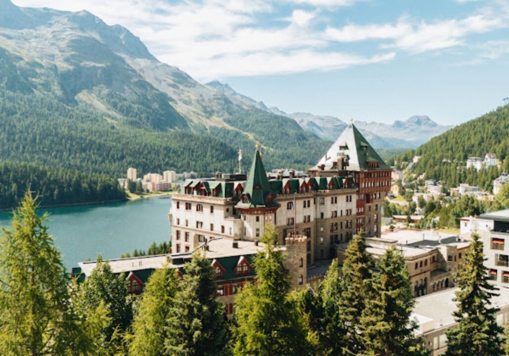 Tem 130 anos, 163 quartos, 700 funcionários e foi escolhido como o melhor hotel do mundo