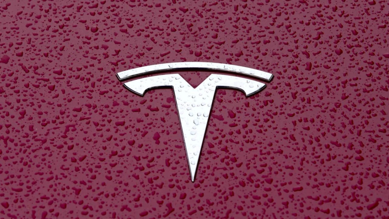 Tesla promove o maior recall de veículos  de sua história com quase 3 milhões de carros