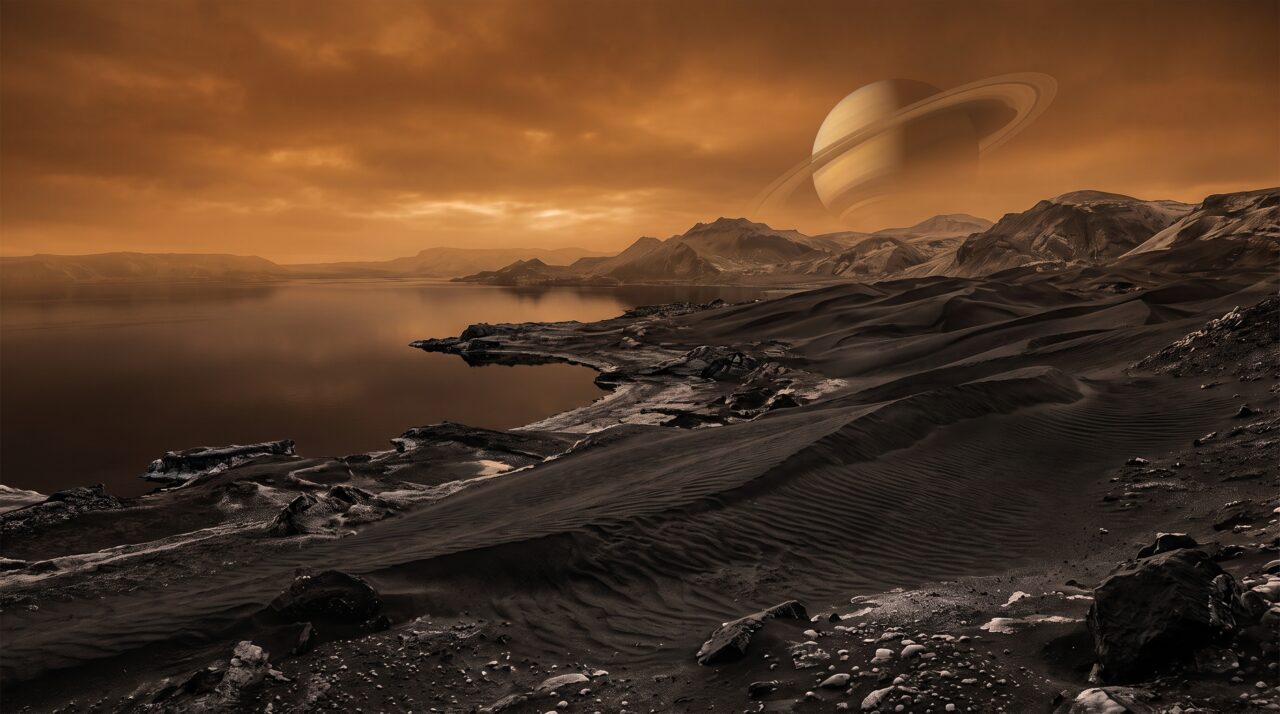 Titã, lua de Saturno, possui uma atmosfera mais densa que a da Terra e mares onde se poderia navegar, sendo o único lugar além da Terra onde uma pessoa poderia permanecer ao ar livre sem um traje pressurizado