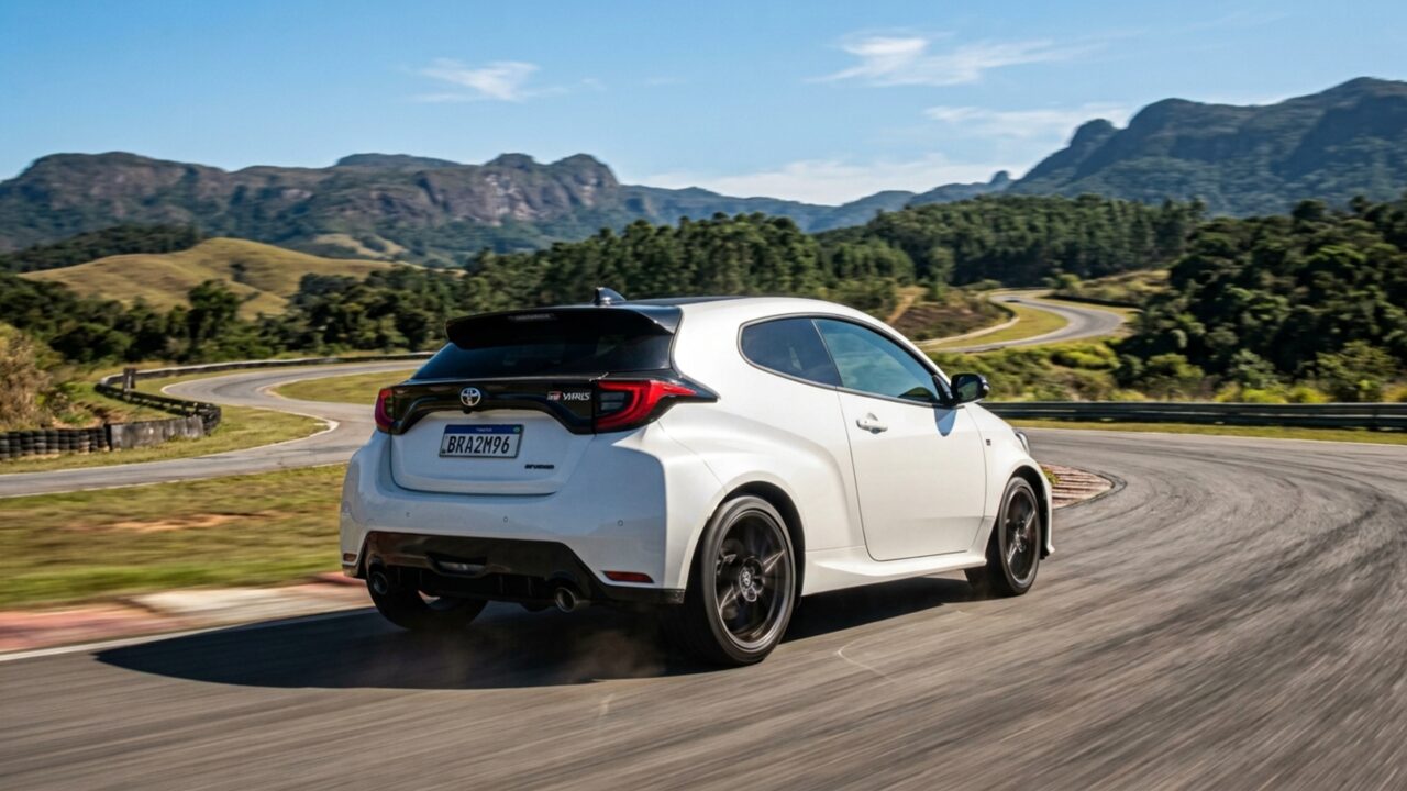 Toyota coloca impressionantes 304 cv em pequeno hatch que vai de 0 a 100 km/h em apenas 5,1 segundos