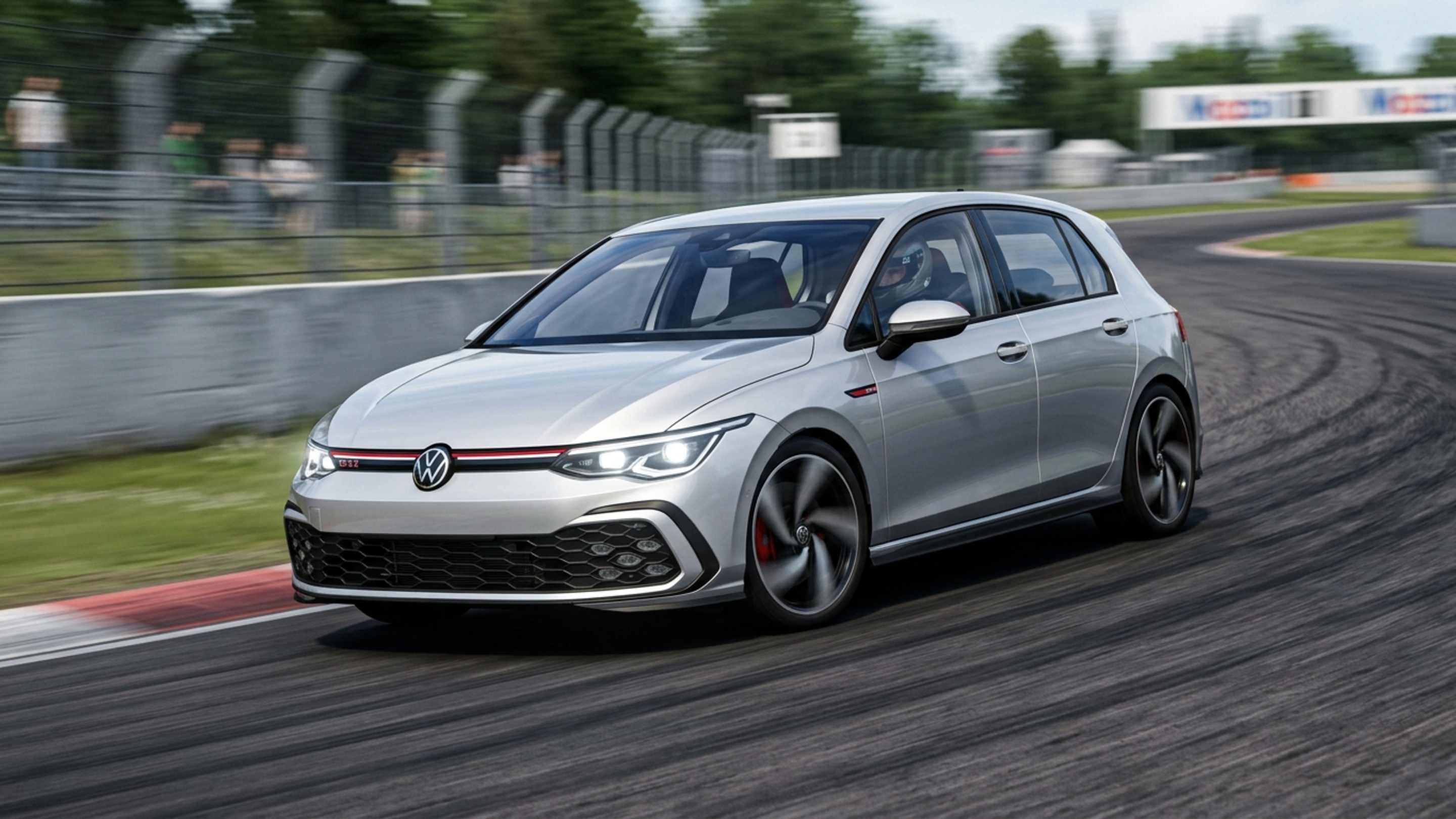 Golf GTI retorna com 245 cv, câmbio DSG de sete marchas e aceleração de 0 a 100 km/h em apenas 6,1 segundos