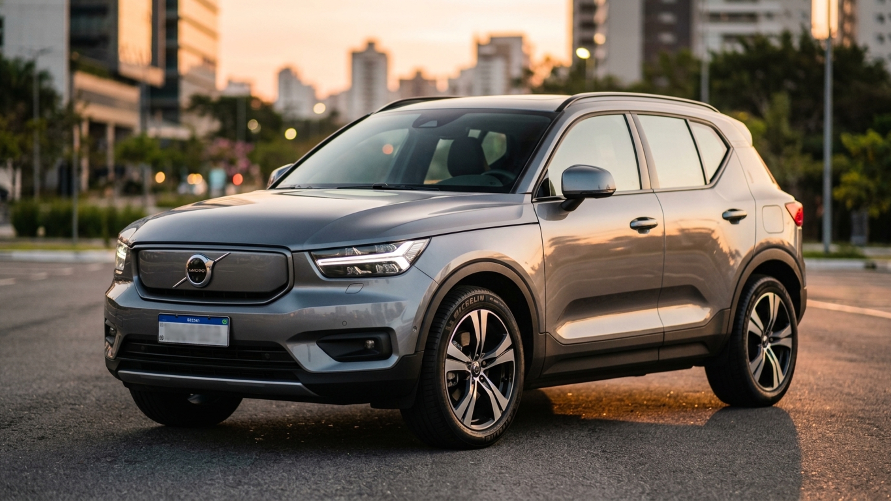 Porta-malas de 410 litros cresce para 1.400 litros neste elétrico de 238 cv que roda até 364 km com uma carga