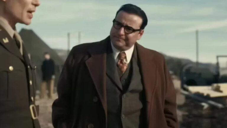 Foto de David Krumholtz, ator de Oppenheimer