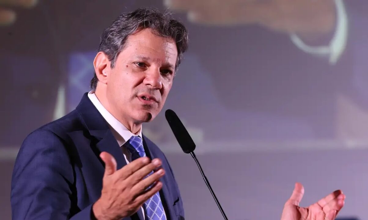 Jovem Pan divulga informação falsa sobre Haddad e é obrigada a fazer correção pública