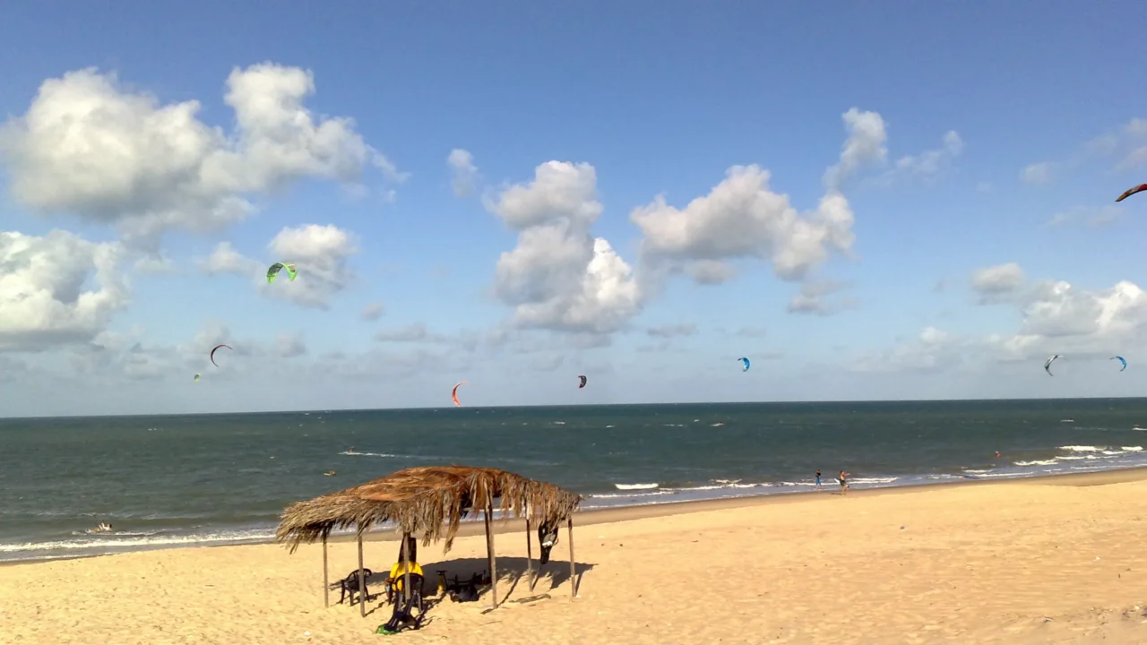 Caucaia mistura turismo, natureza e prática de kitesurf //