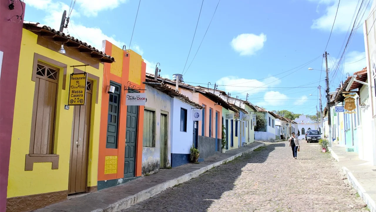 Lençóis, Bahia, oferece trilhas, cachoeiras e vida de cidade histórica //