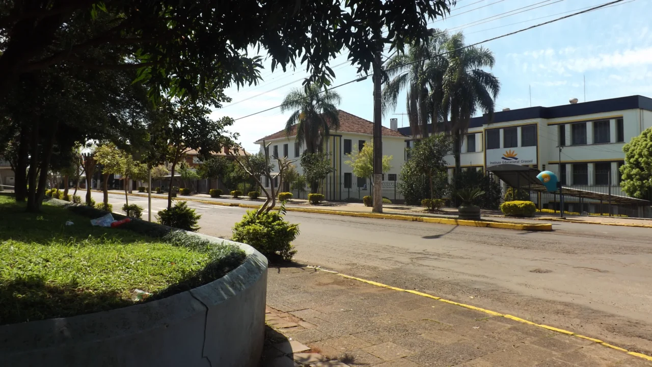 Não-Me-Toque reúne vida urbana e forte presença da agricultura no cotidiano //
