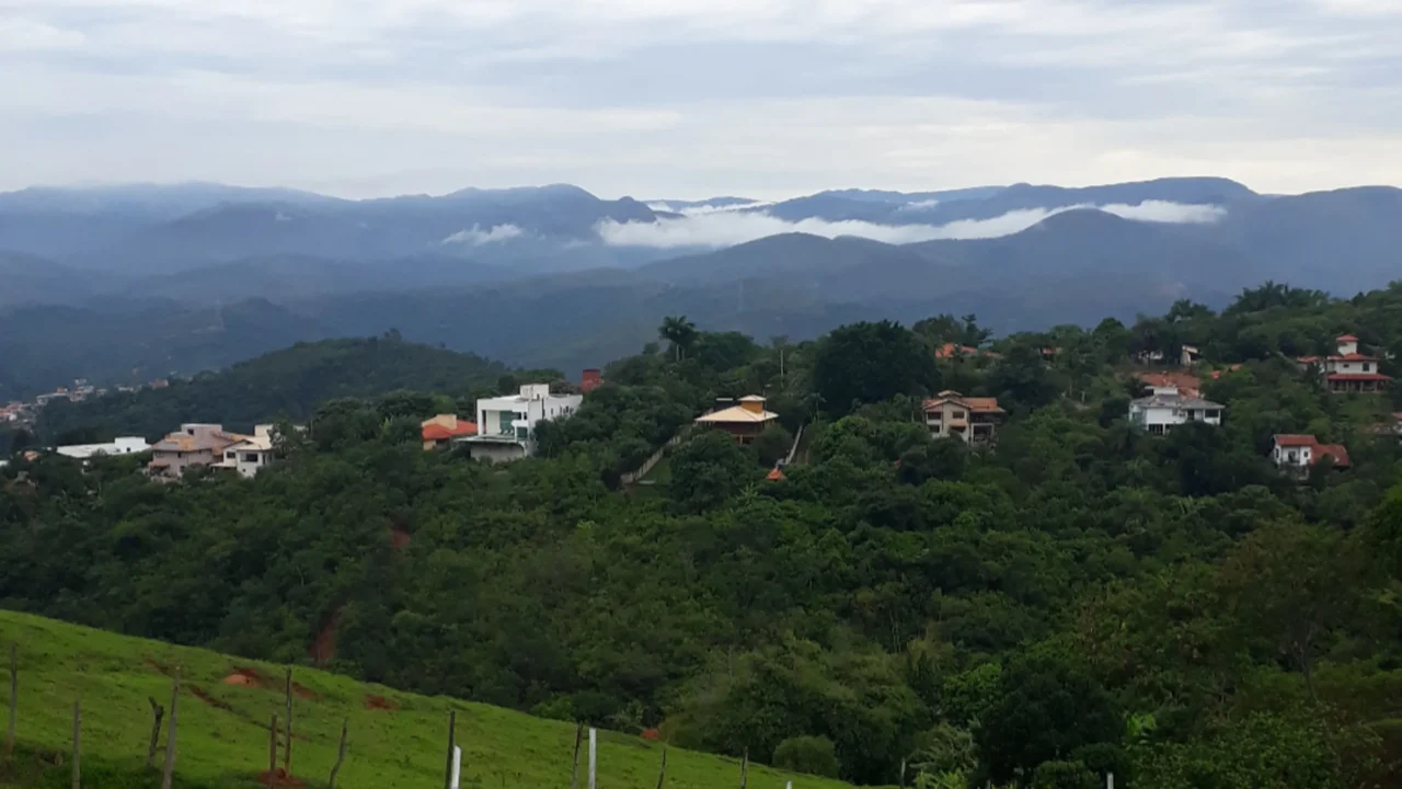 Nova Lima, Minas Gerais, reúne montanhas, bairros modernos e áreas verdes //