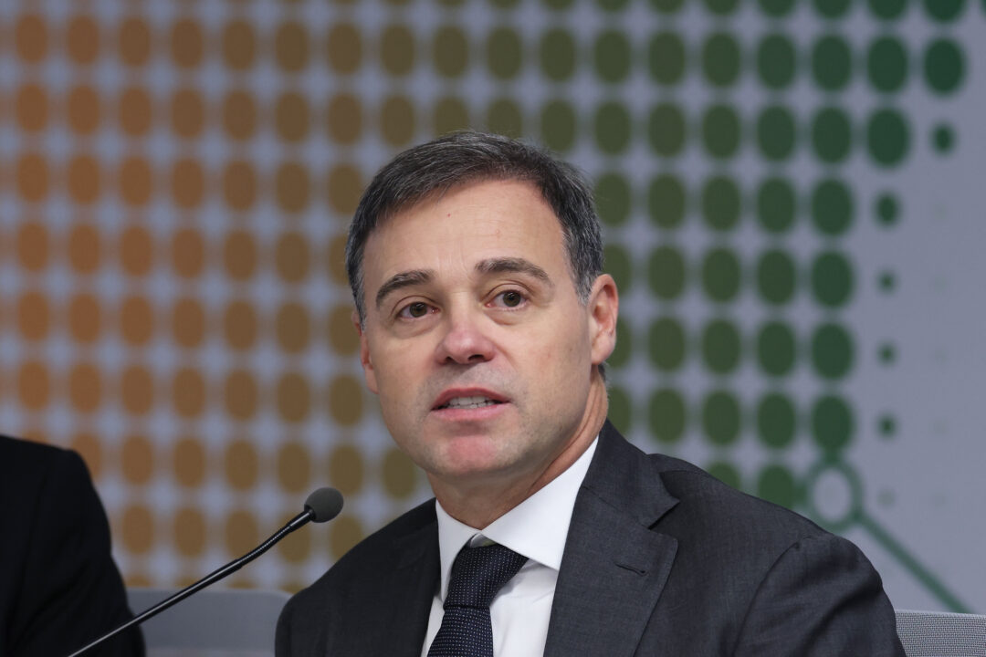 Mendonça agradece mensagens de “oração e carinho”
