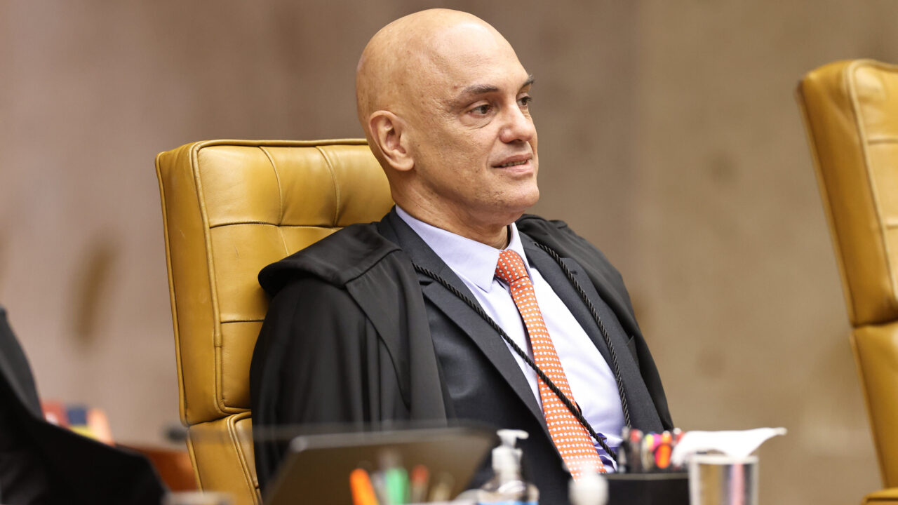 Moraes faz circo no STF