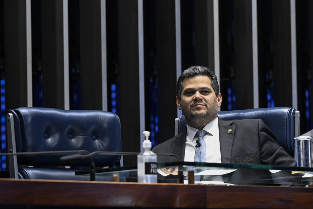 Crusoé: Viana reforça campanha “fora Alcolumbre”
