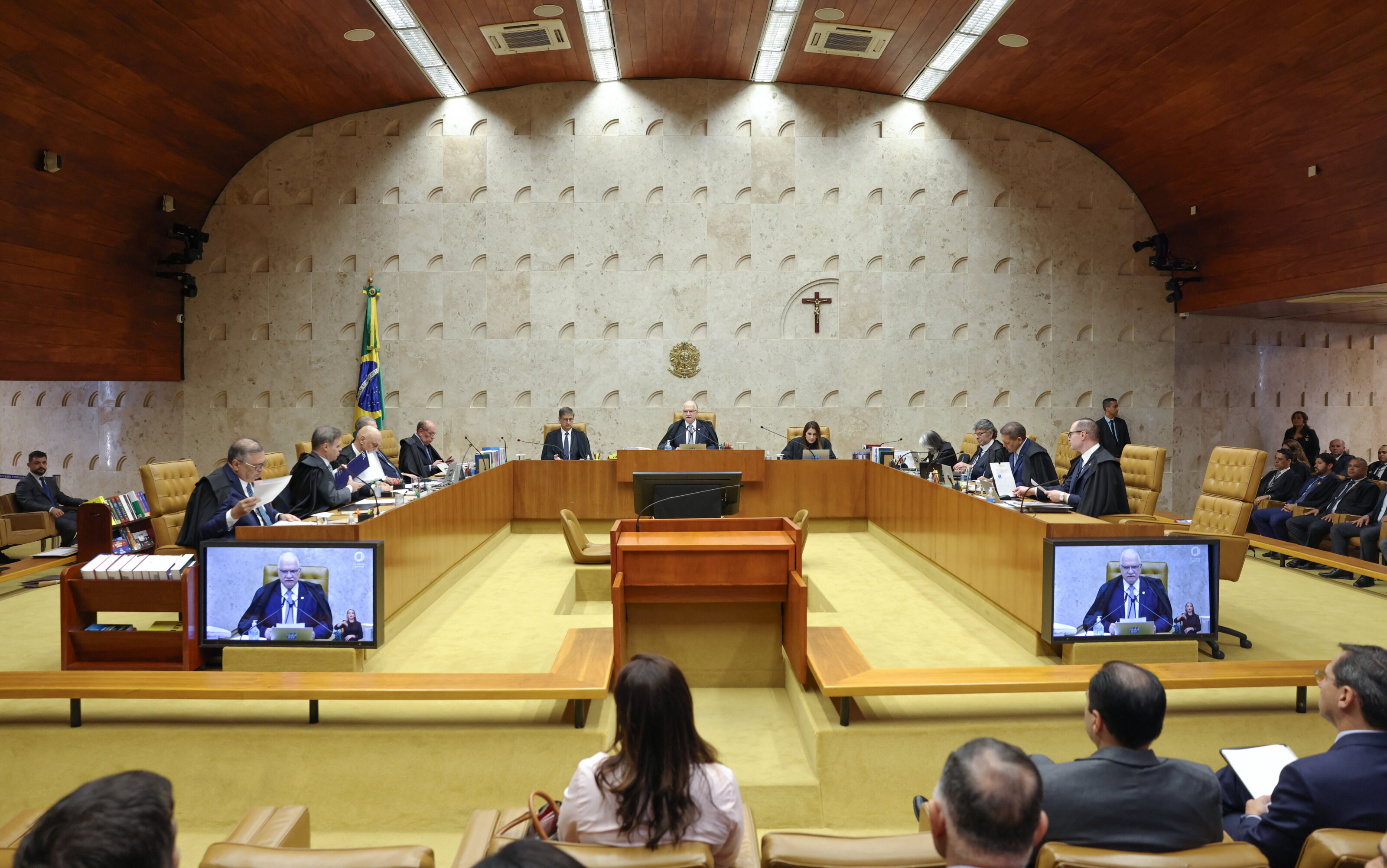 Carnificina suprema deve paralisar plenário físico do STF