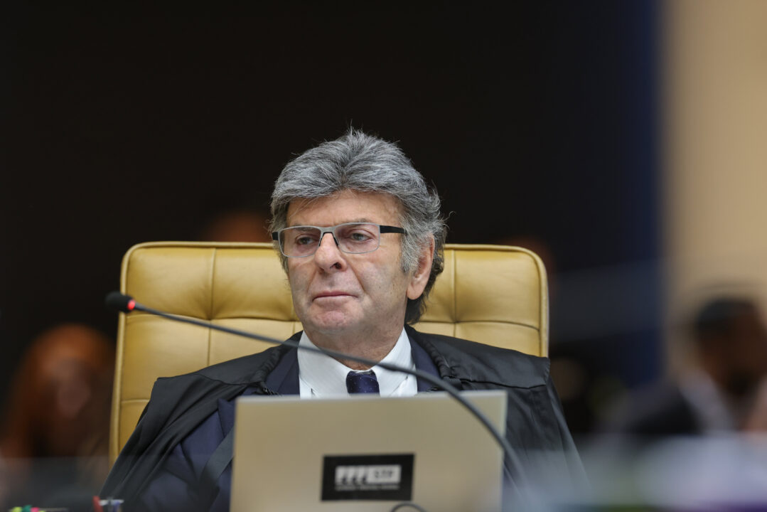 Dino afirma que Vorcaro trocou mensagem com Fux; ministro nega