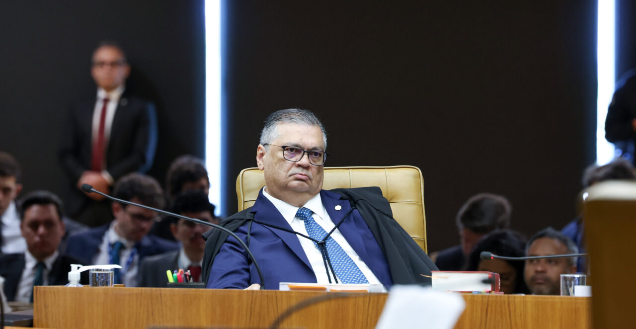 Dino pede vista e suspende julgamento do caso Moraes-Vorcaro