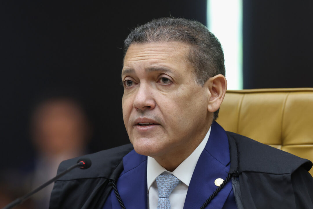 Alessandro Vieira pede impeachment de Nunes Marques