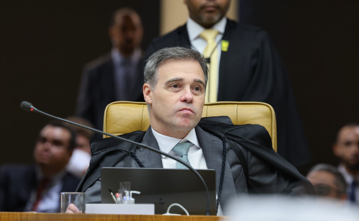 André Mendonça vai relatar nova ação no TSE contra Bolsa Família