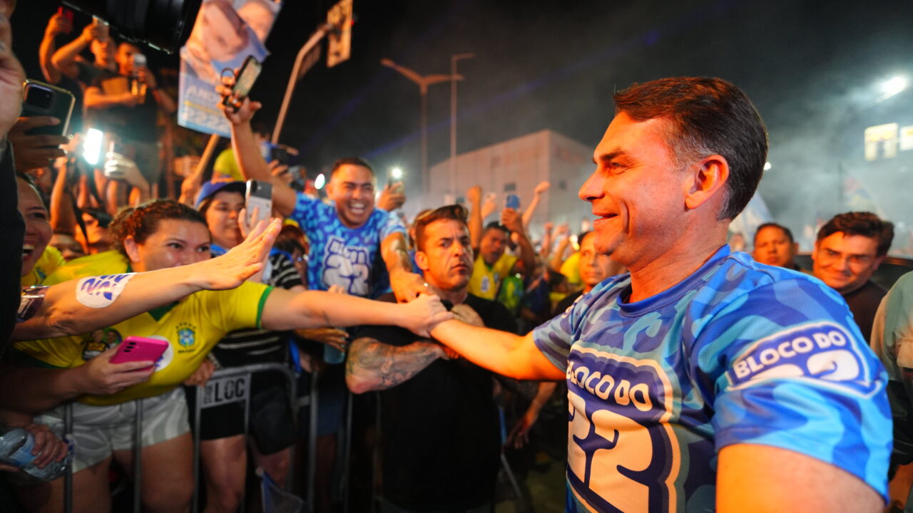 Flávio dispara e cola em Lula no 1º turno, indica AtlasIntel