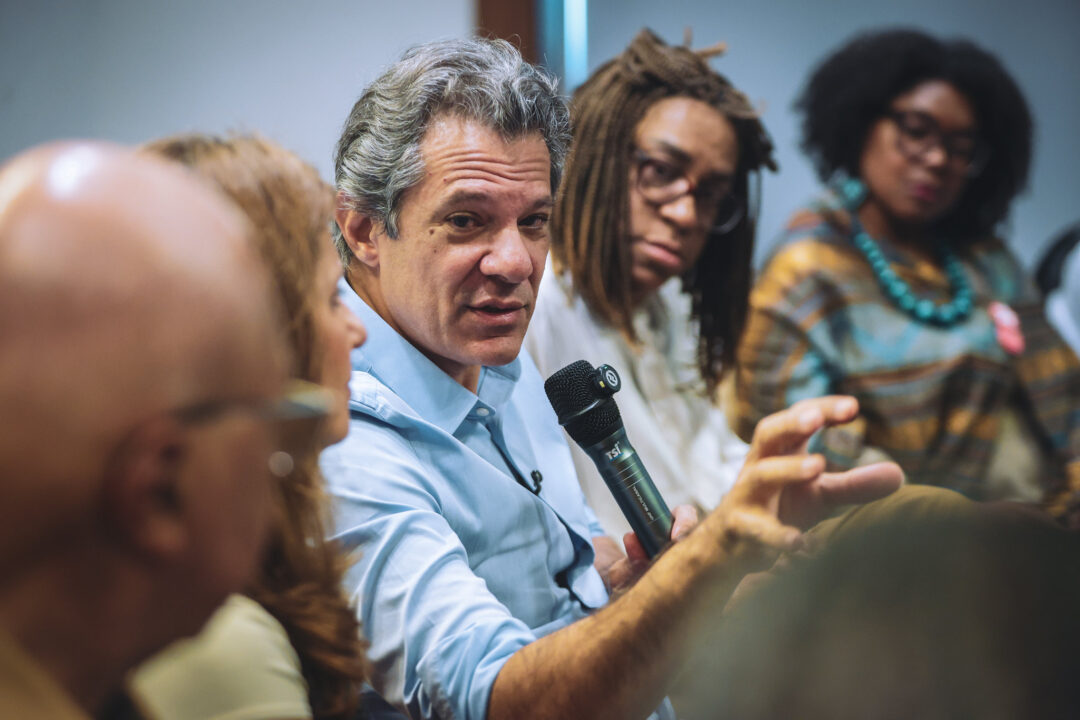 Crusoé: PT freia campanha de Haddad