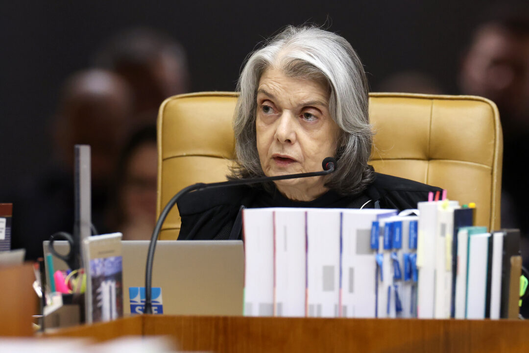 Crusoé: Cármen Lúcia derrubou fake news religiosa de Eduardo em 2022