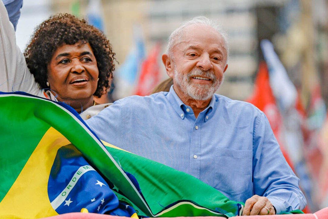 “Se ele meter a mão, vai perder”, diz Lula sobre Trump