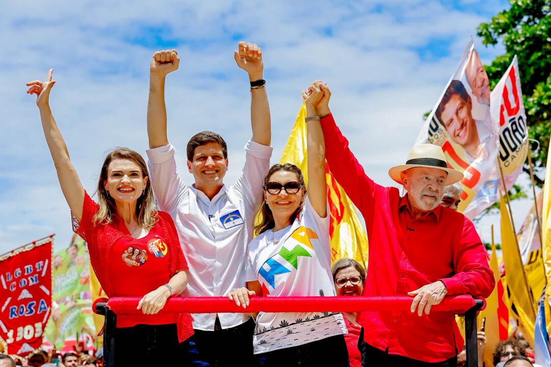 Lula enfim vai a Pernambuco pedir votos para João Campos