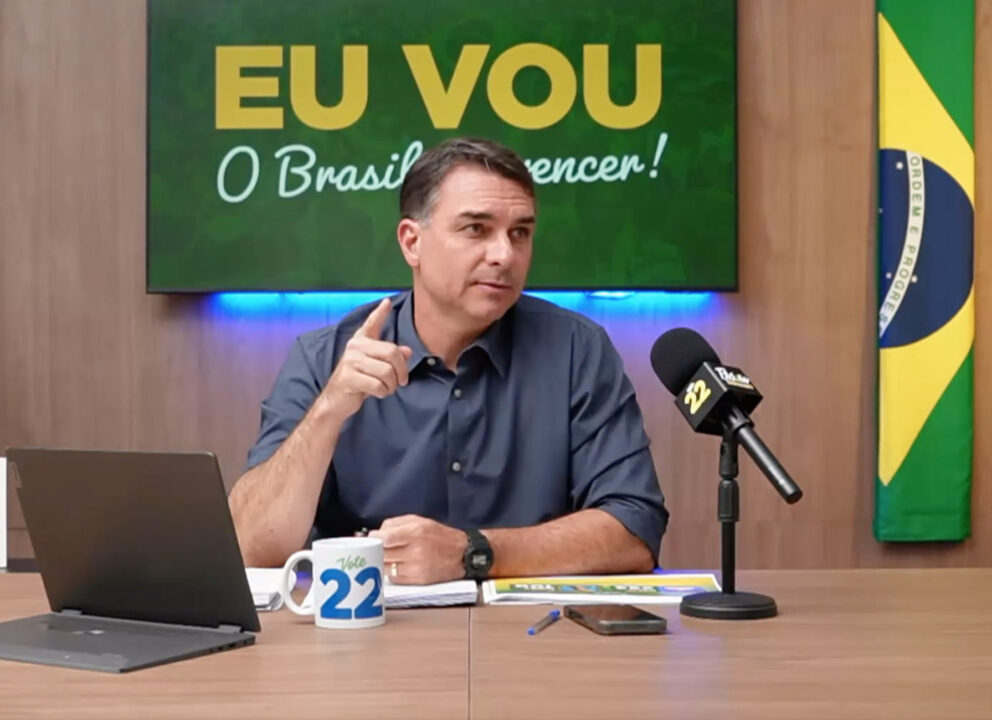 Flávio diz que ministros de Lula estão “melando o Brasil” no STF