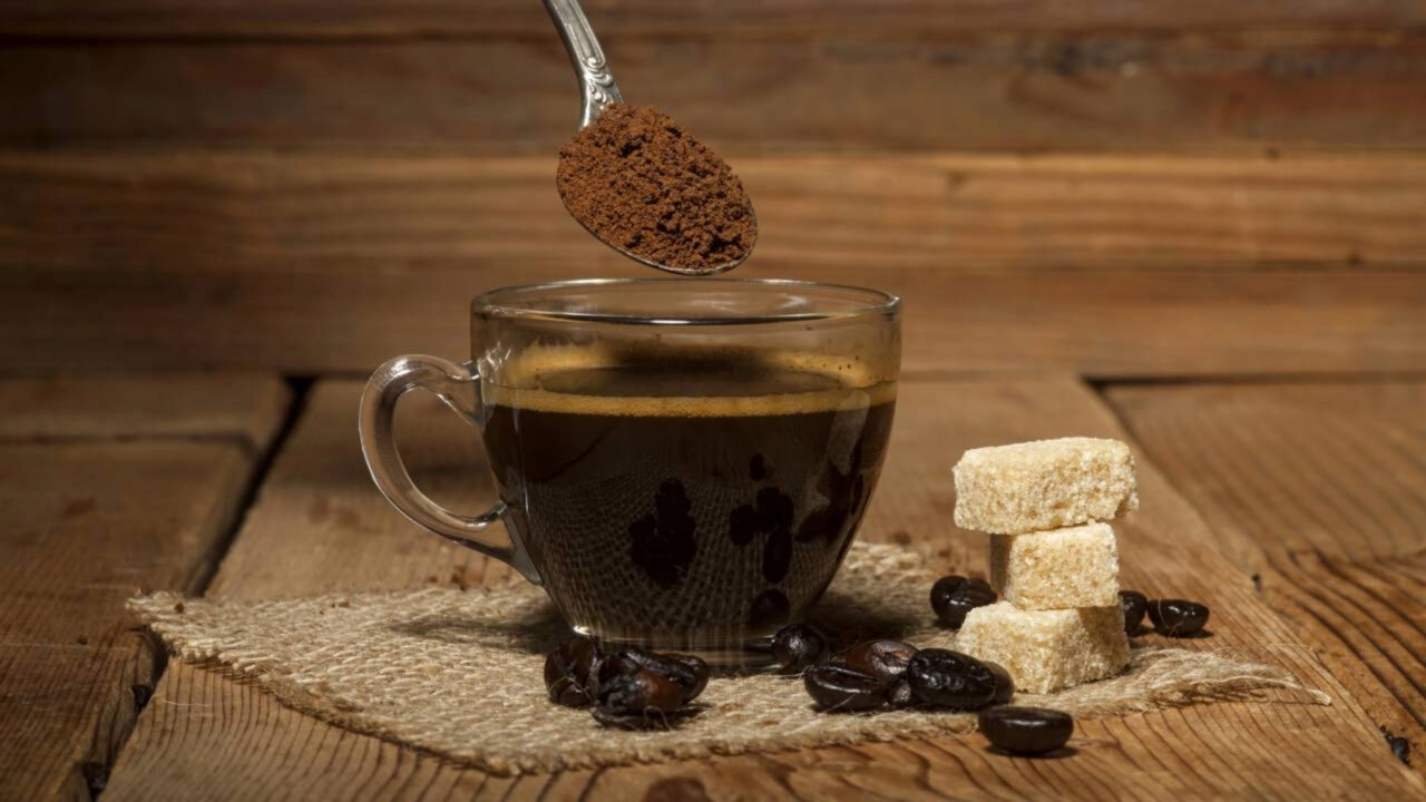 A Profeco analisa 39 marcas de café solúvel em mais de 2 mil testes e conclui que Nescafé e outras grandes marcas estão entre aquelas que atendem aos mais altos padrões de pureza